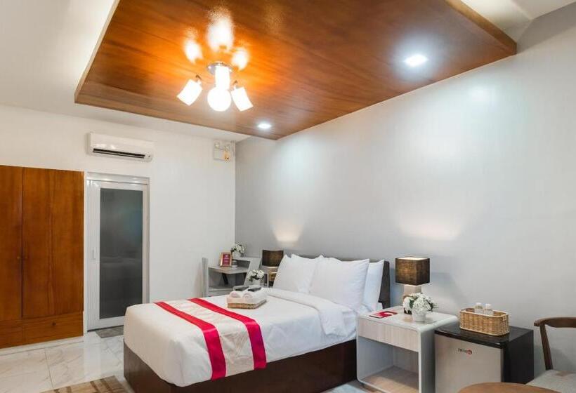 هتل Monica Midtown Suites