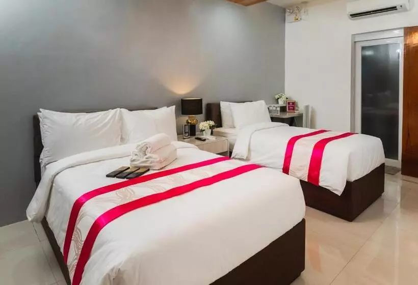 Hotelli Monica Midtown Suites