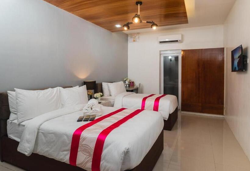 هتل Monica Midtown Suites