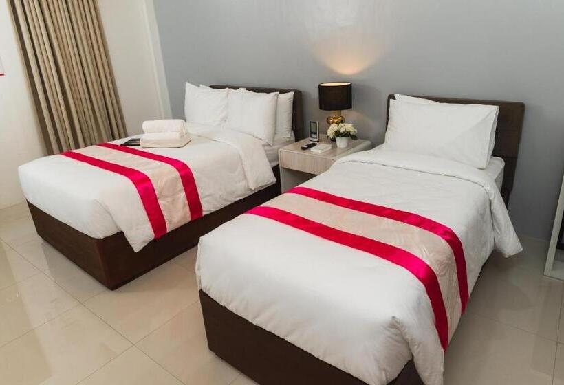 هتل Monica Midtown Suites