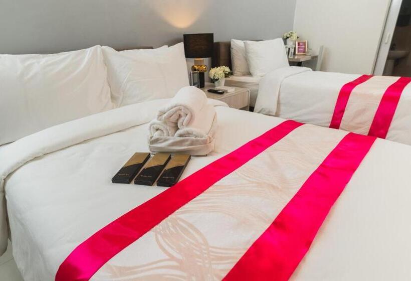 هتل Monica Midtown Suites