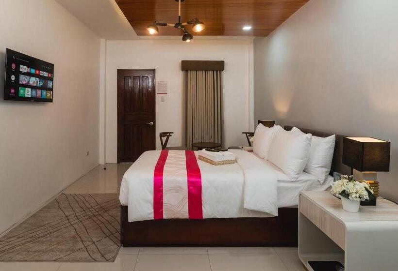 هتل Monica Midtown Suites