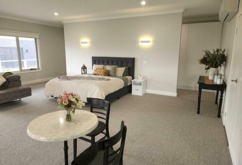 Bed and Breakfast Bellevue Homestead At Noir