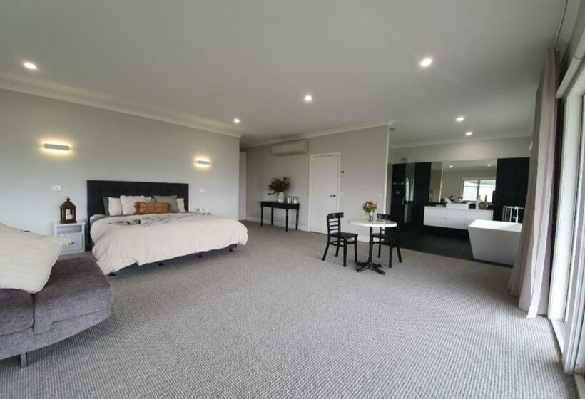 Bed and Breakfast Bellevue Homestead At Noir