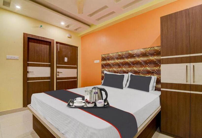 Hotel Collection O 702663 Golden Residency