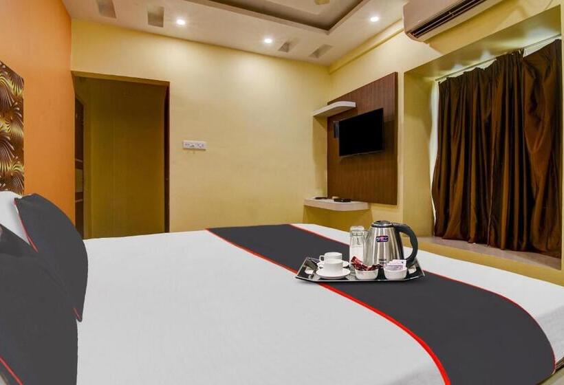 Hotel Collection O 702663 Golden Residency