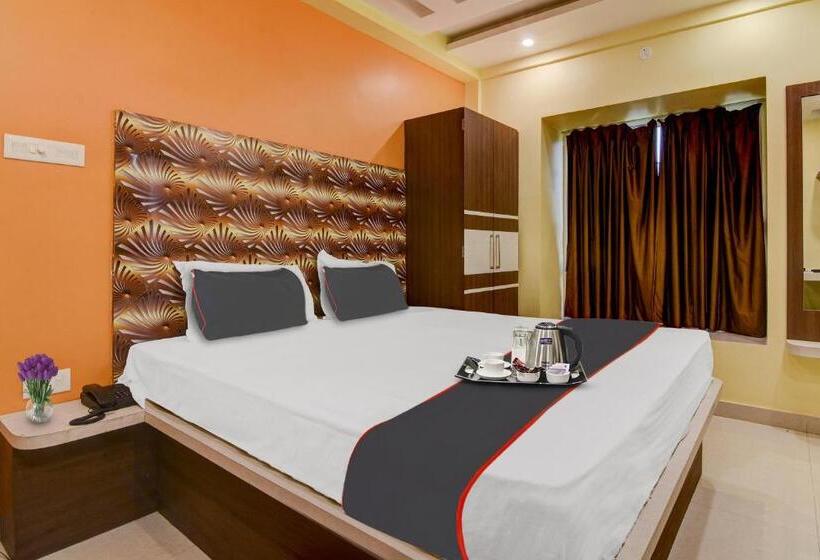 Hotel Collection O 702663 Golden Residency