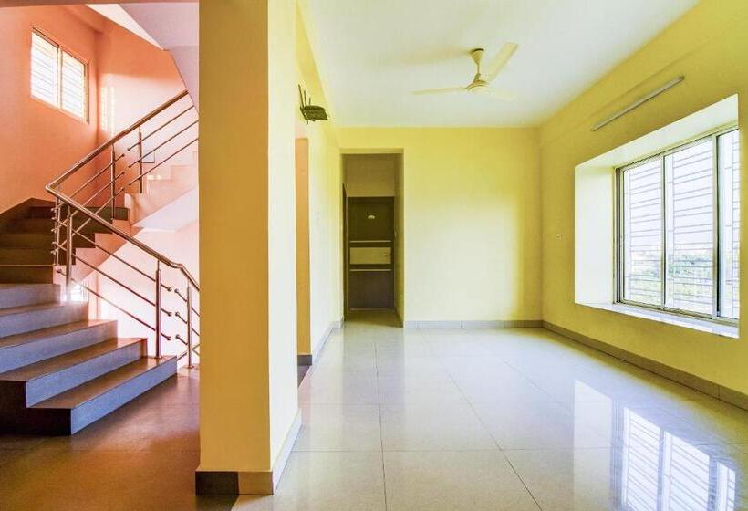 Hotel Collection O 702663 Golden Residency