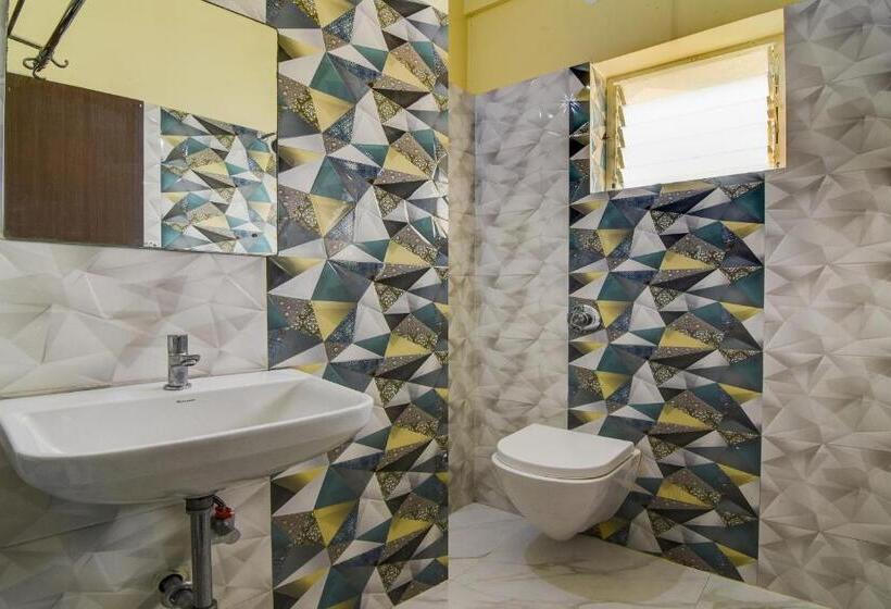 Hotel Collection O 702663 Golden Residency