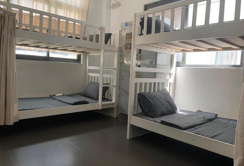 هتل کپسول Elegant Homestay Sai Gon   District 3