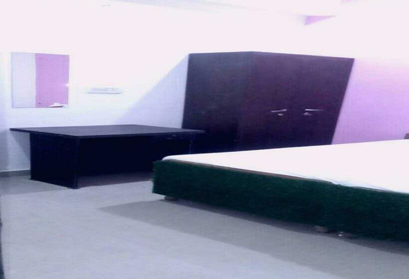 Otel Oyo 70187 Mayra