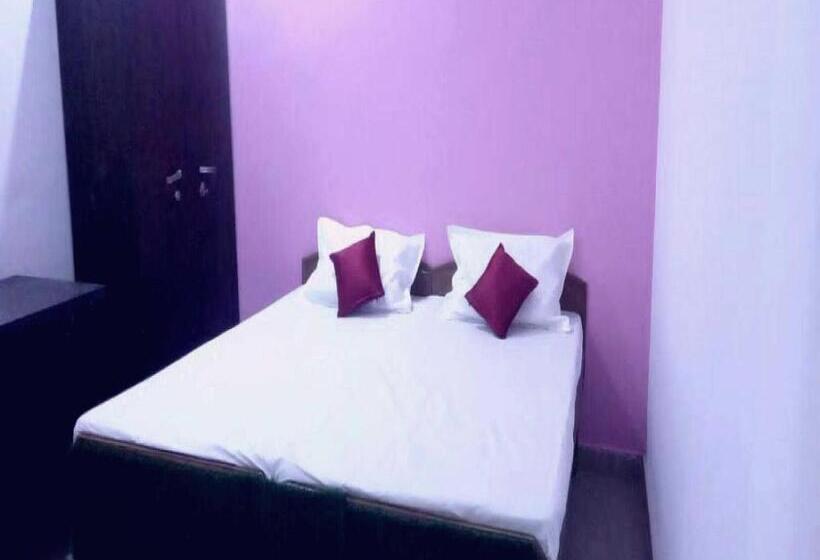 Otel Oyo 70187 Mayra