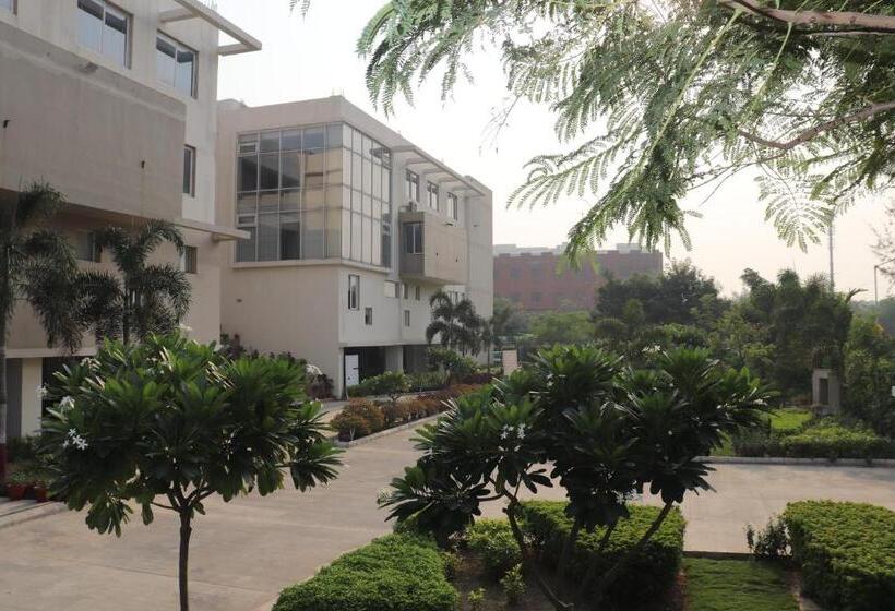 Pension Faculty House Cosy Lounge Near Expo Mart