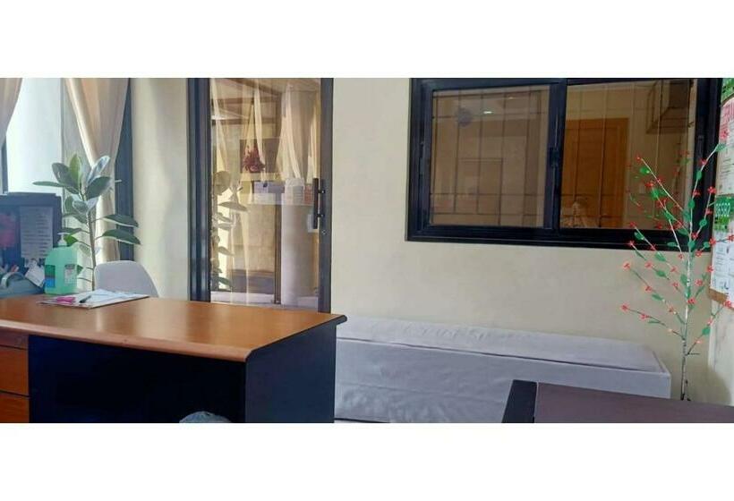 ホテル Oyo 908 Silverio Suites