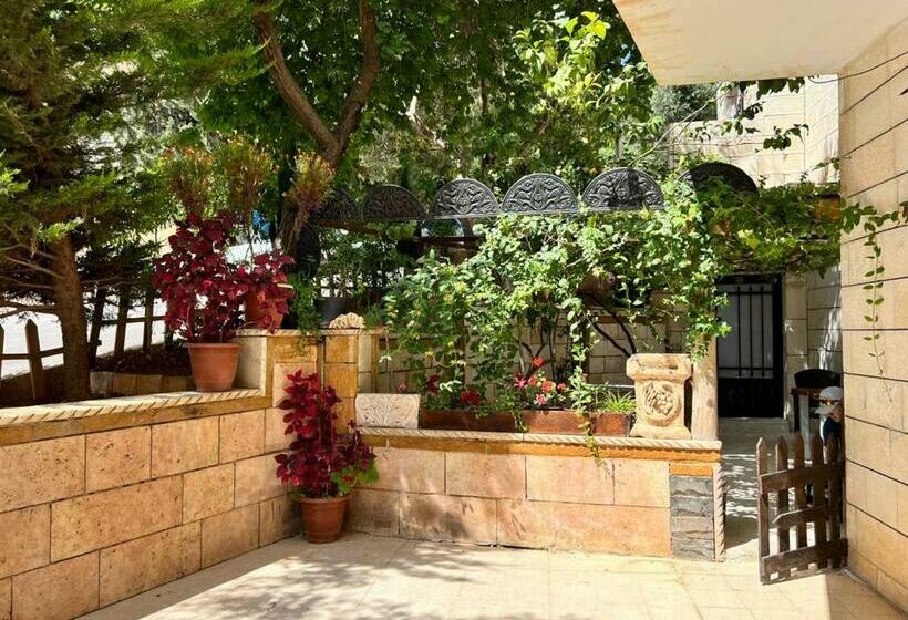 پانسیون Flower