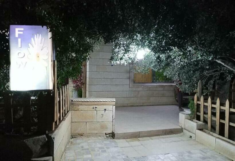 پانسیون Flower