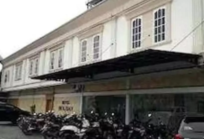 Hotelli Express O 91674 Penginapan Bm Prima