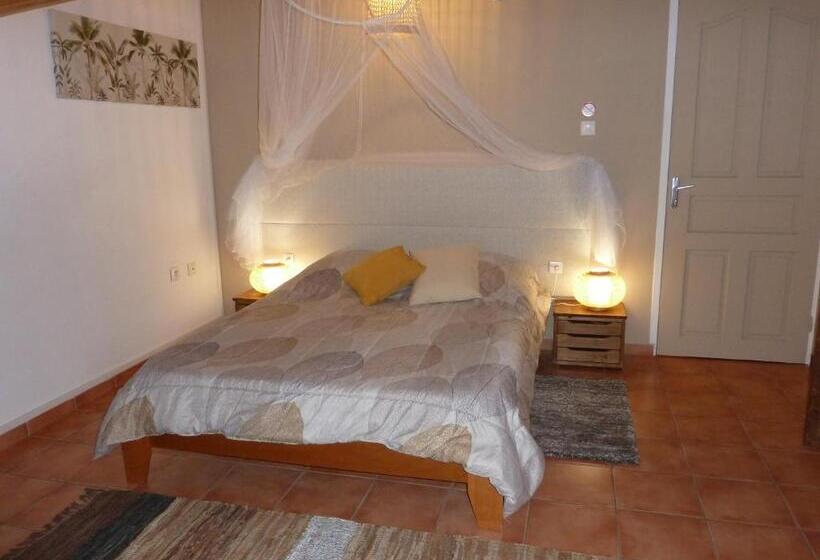 تختخواب و صبحانه Domaine De La Louise