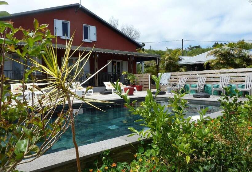 تختخواب و صبحانه Domaine De La Louise