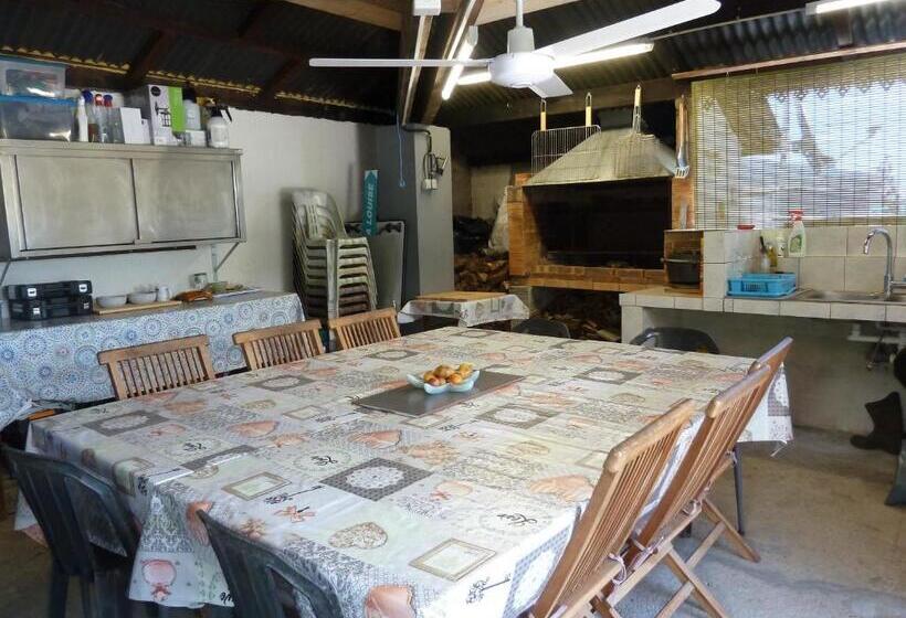 تختخواب و صبحانه Domaine De La Louise