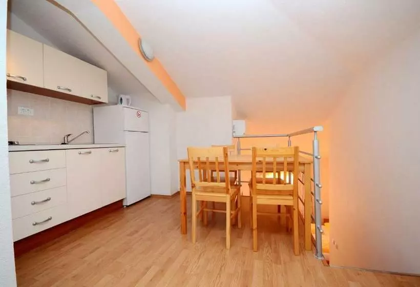 Apartments And Rooms Stipe