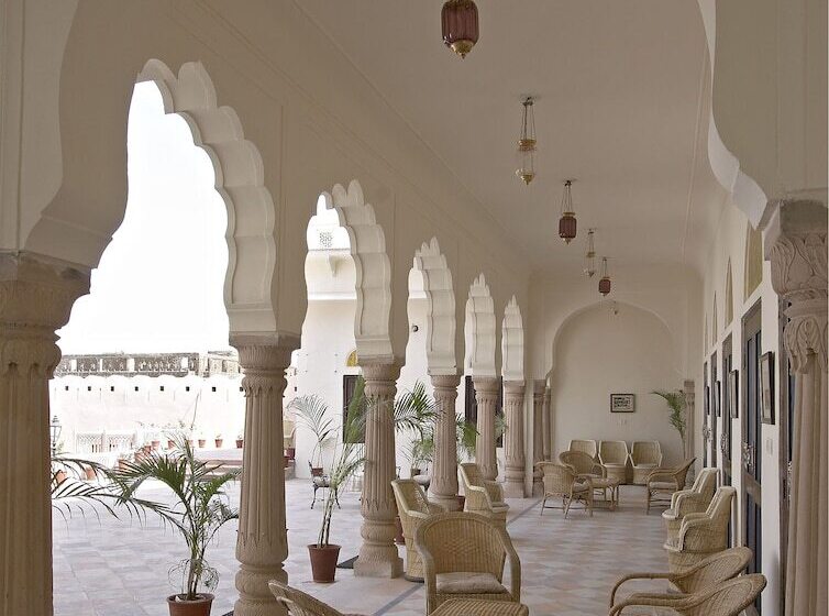 בית מלון כפרי Alsisar Mahal  Heritage