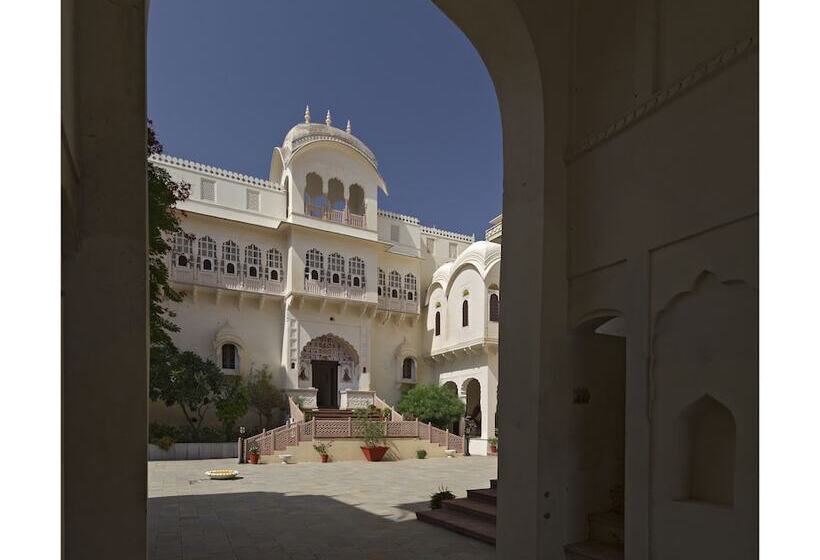 בית מלון כפרי Alsisar Mahal  Heritage