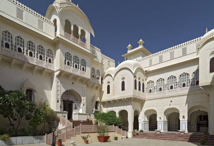 בית מלון כפרי Alsisar Mahal  Heritage