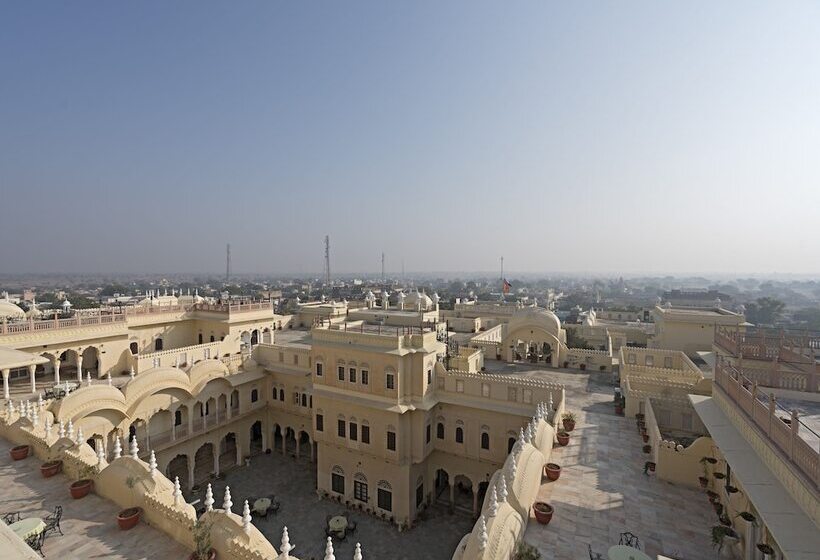 בית מלון כפרי Alsisar Mahal  Heritage