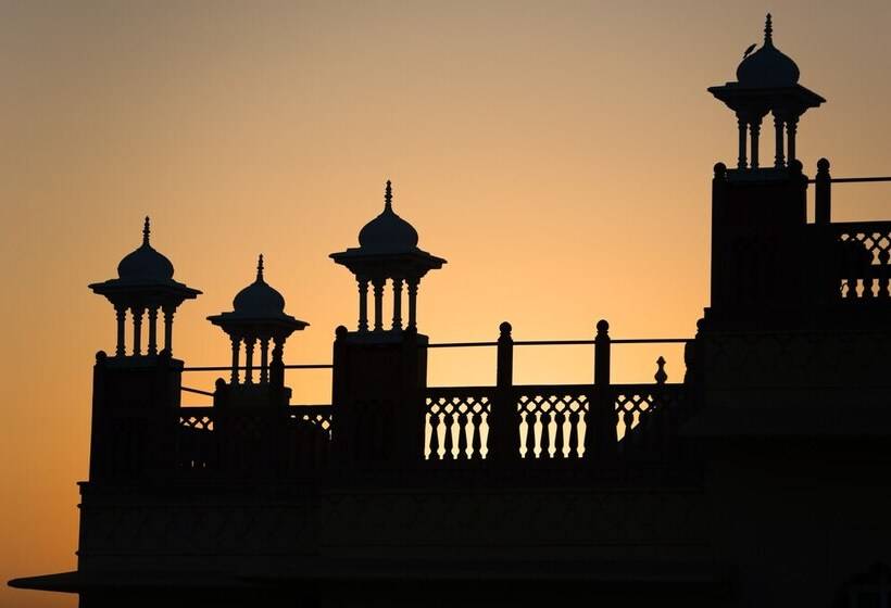 בית מלון כפרי Alsisar Mahal  Heritage