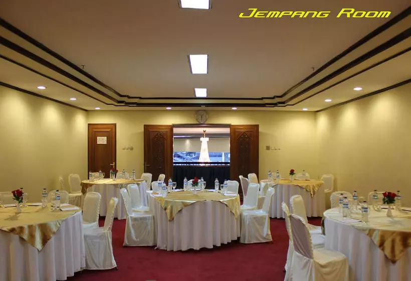 Benakutai Hotel And Apartemen