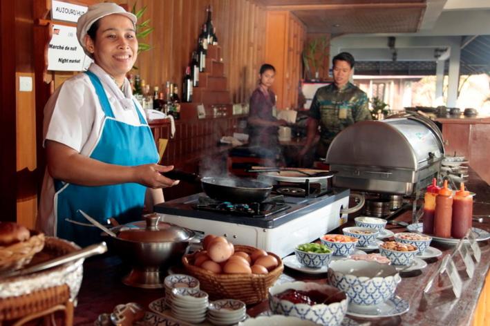 Coral Hotel Bangsaphan