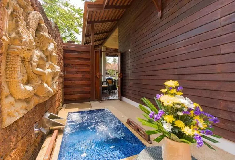 Coral Hotel Bangsaphan