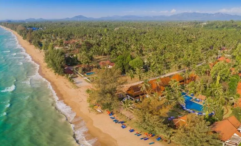 Coral Hotel Bangsaphan