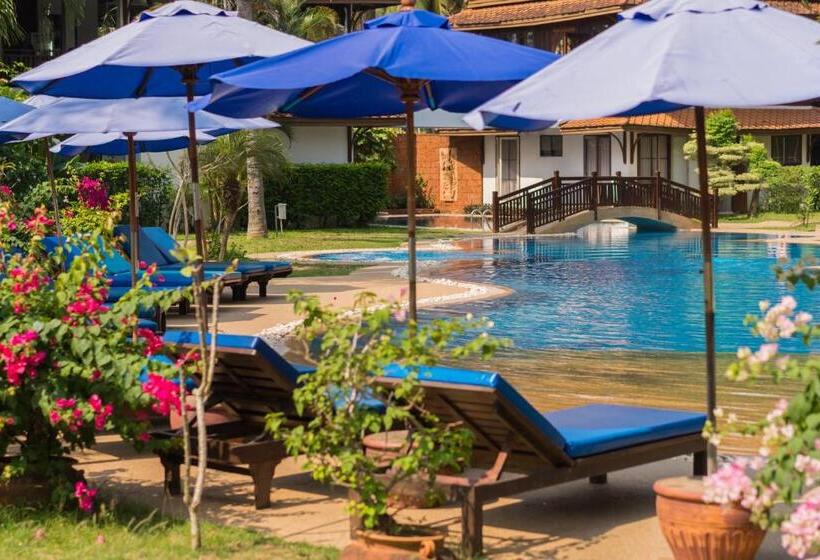 Coral Hotel Bangsaphan