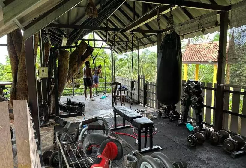 هتل Good Time Sports Village Koh Mak