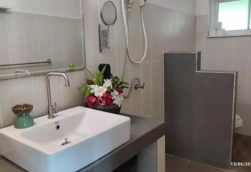 هتل Good Time Sports Village Koh Mak