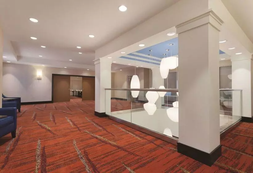 酒店 Hilton Garden Inn Falls Church