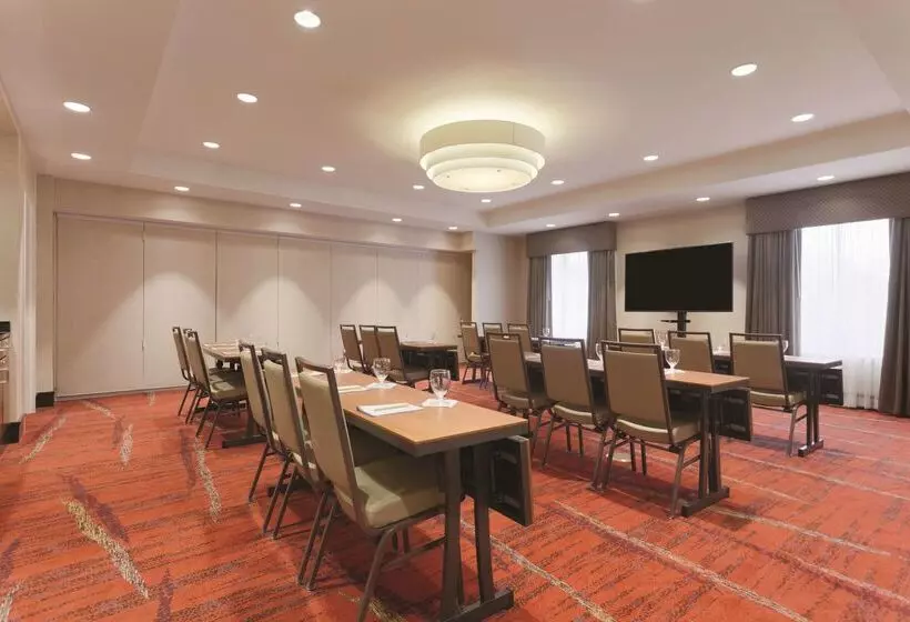 酒店 Hilton Garden Inn Falls Church