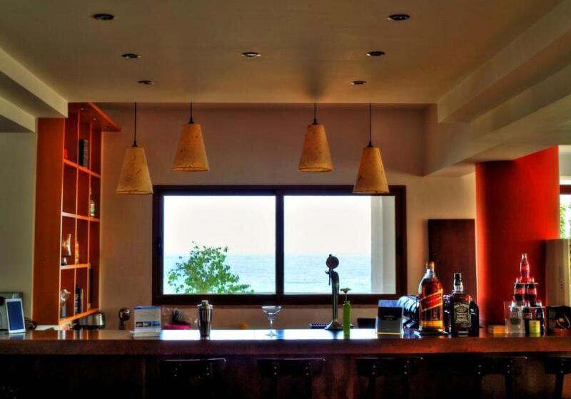 هتل Maranton Beach