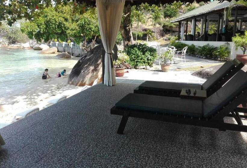 Hotel Minang Cove Resort