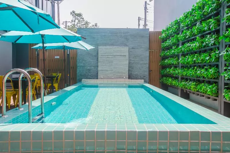 Otel Recenta Style Phuket Town