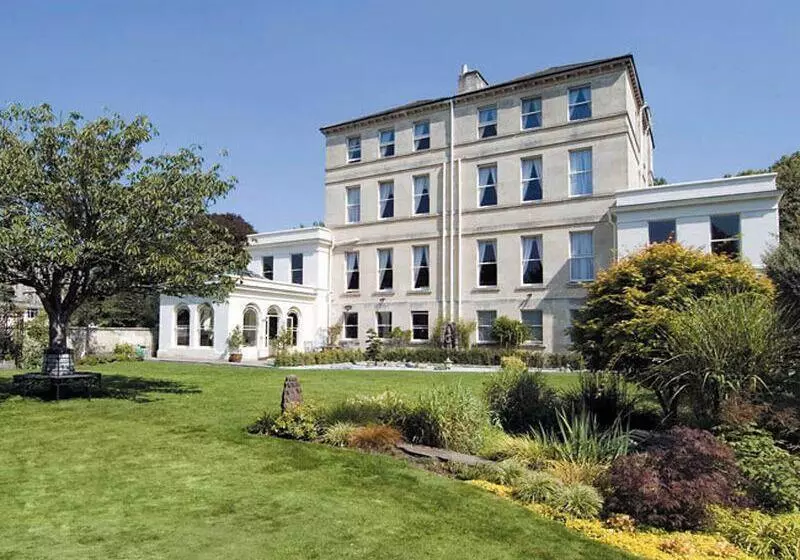 호텔 The Ayrlington Guesthouse