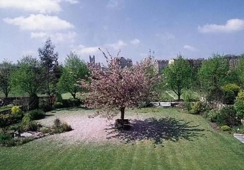 호텔 The Ayrlington Guesthouse