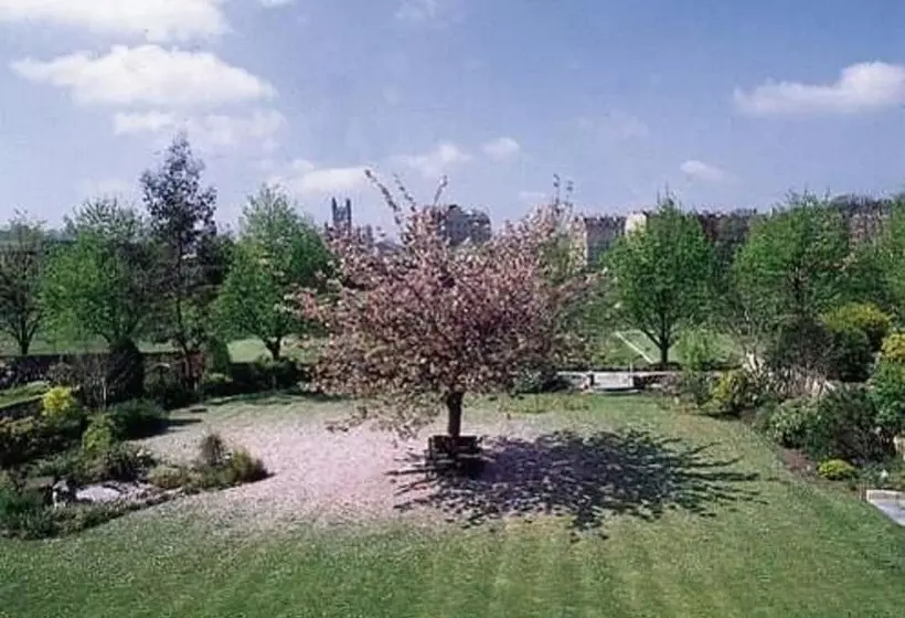 호텔 The Ayrlington Guesthouse