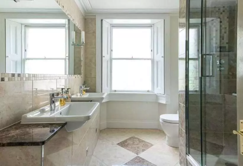 호텔 The Ayrlington Guesthouse