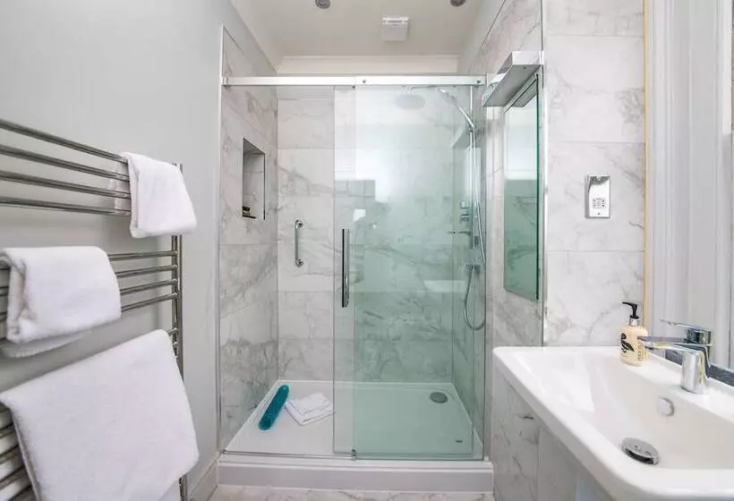 호텔 The Ayrlington Guesthouse