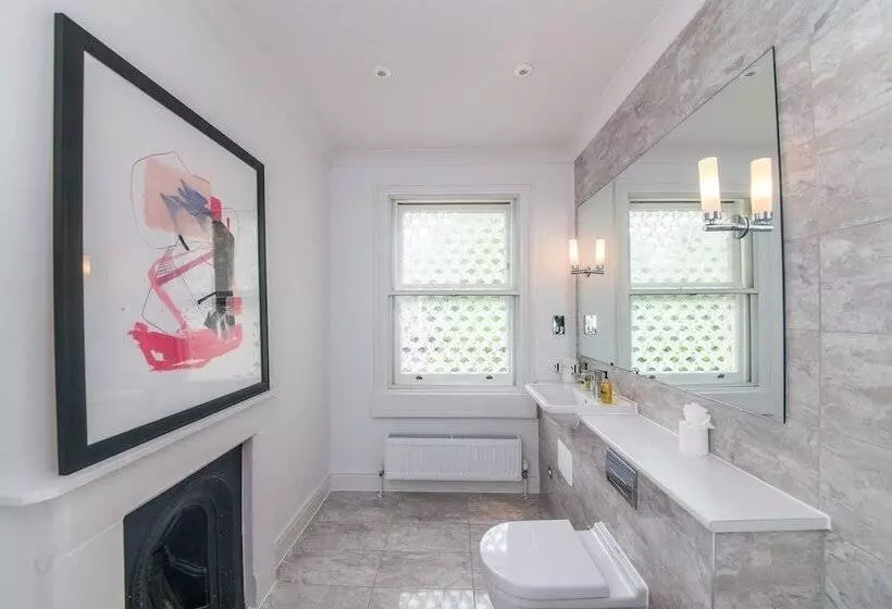 호텔 The Ayrlington Guesthouse