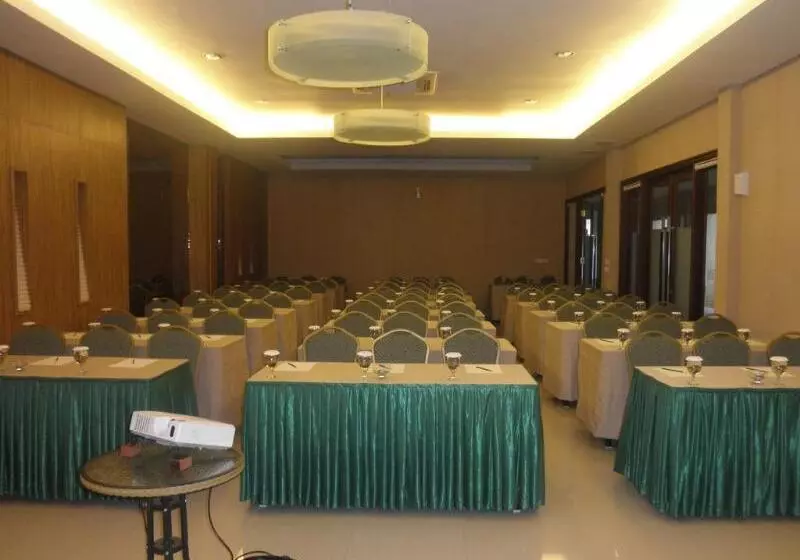 The Oxalis Regency Hotel Magelang