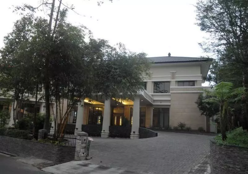 The Oxalis Regency Hotel Magelang